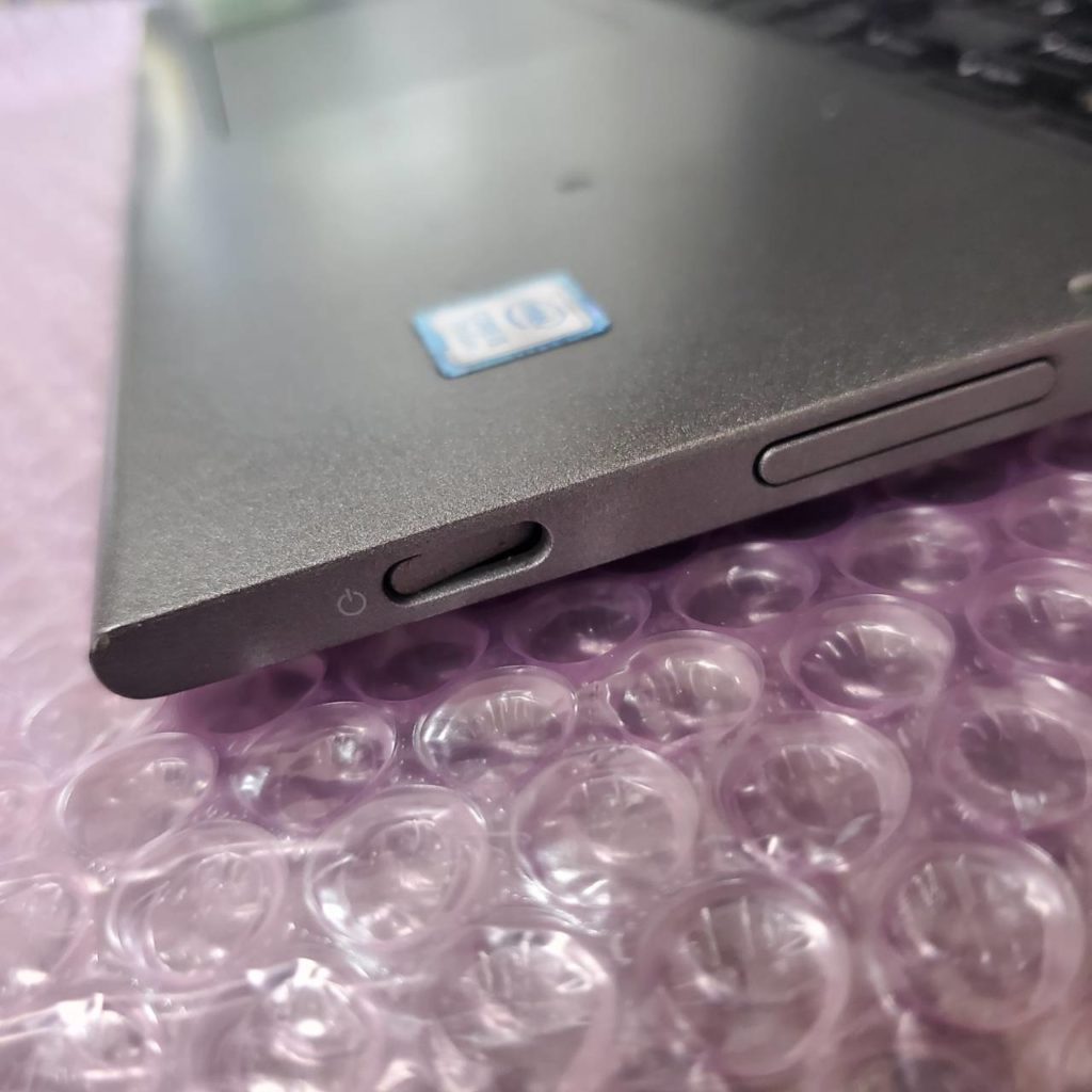 電源ボタンが押せなくなってしまったノートパソコン