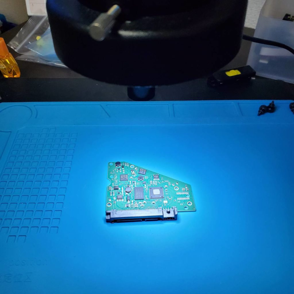 認識しない外付けHDDのPCB基板