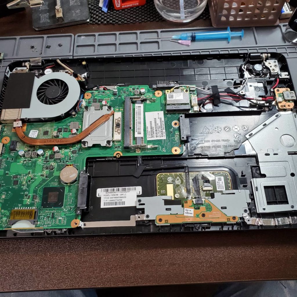 東芝 dynabook T552/36HR 電源が入らない故障の診断