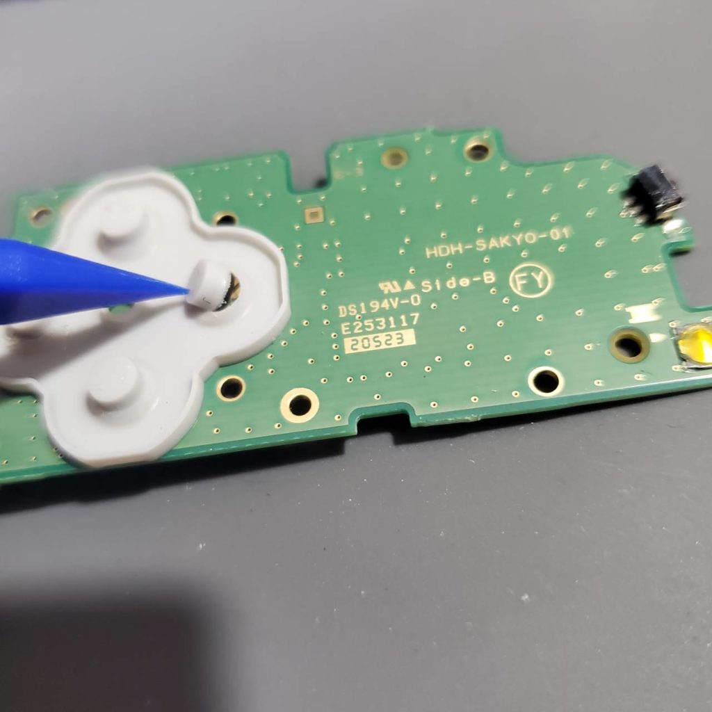 Switch Lite 切れた十字キーのゴム