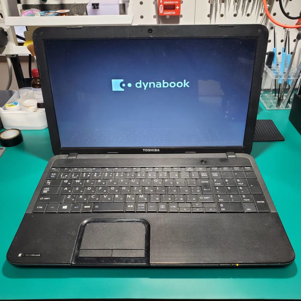 Satellite B252/21G 動作が遅いノートパソコンのSSD換装前