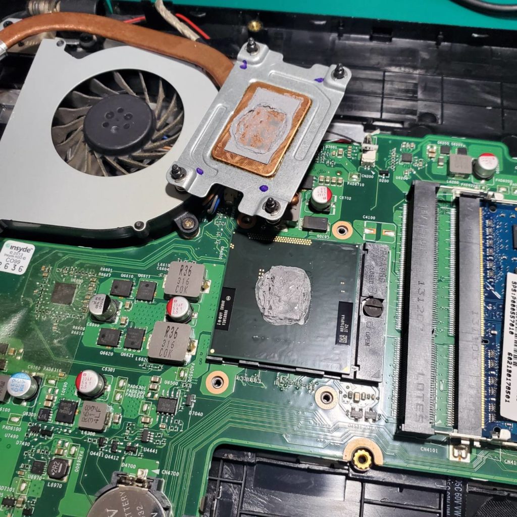 Satellite B252/21G 古くなったCPUグリス